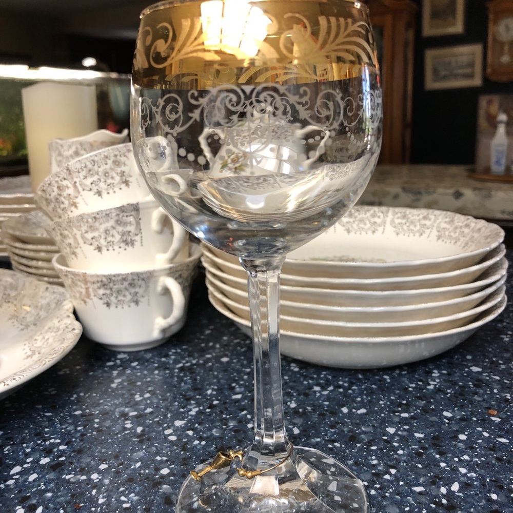 Royal Monarch Antique/Vintage Dinnerware - Picture 2 of 8